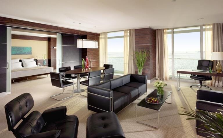 26385352 Executive Suite