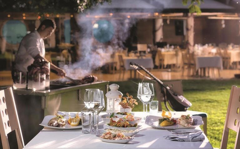 SIZ 488768 Aquarium 2 Restaurant